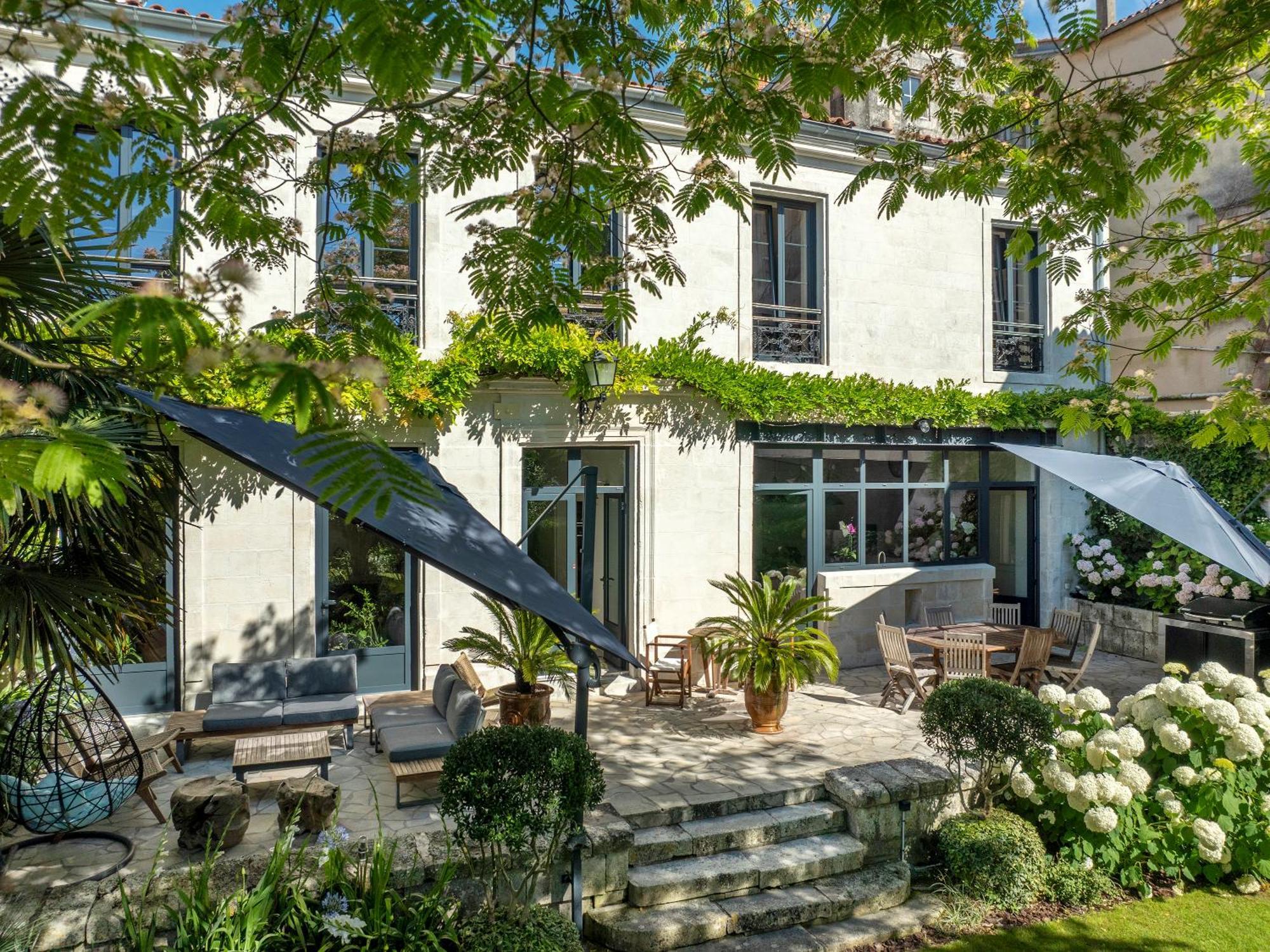 Escale Rochelaise, Gite Urbain Avec Spa Bain Nordique Et Sauna Tonneau La Rochelle  Buitenkant foto